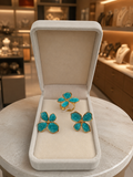 Ensemble Fleur Verte – Boucles d’Oreilles & Bague Ajustable