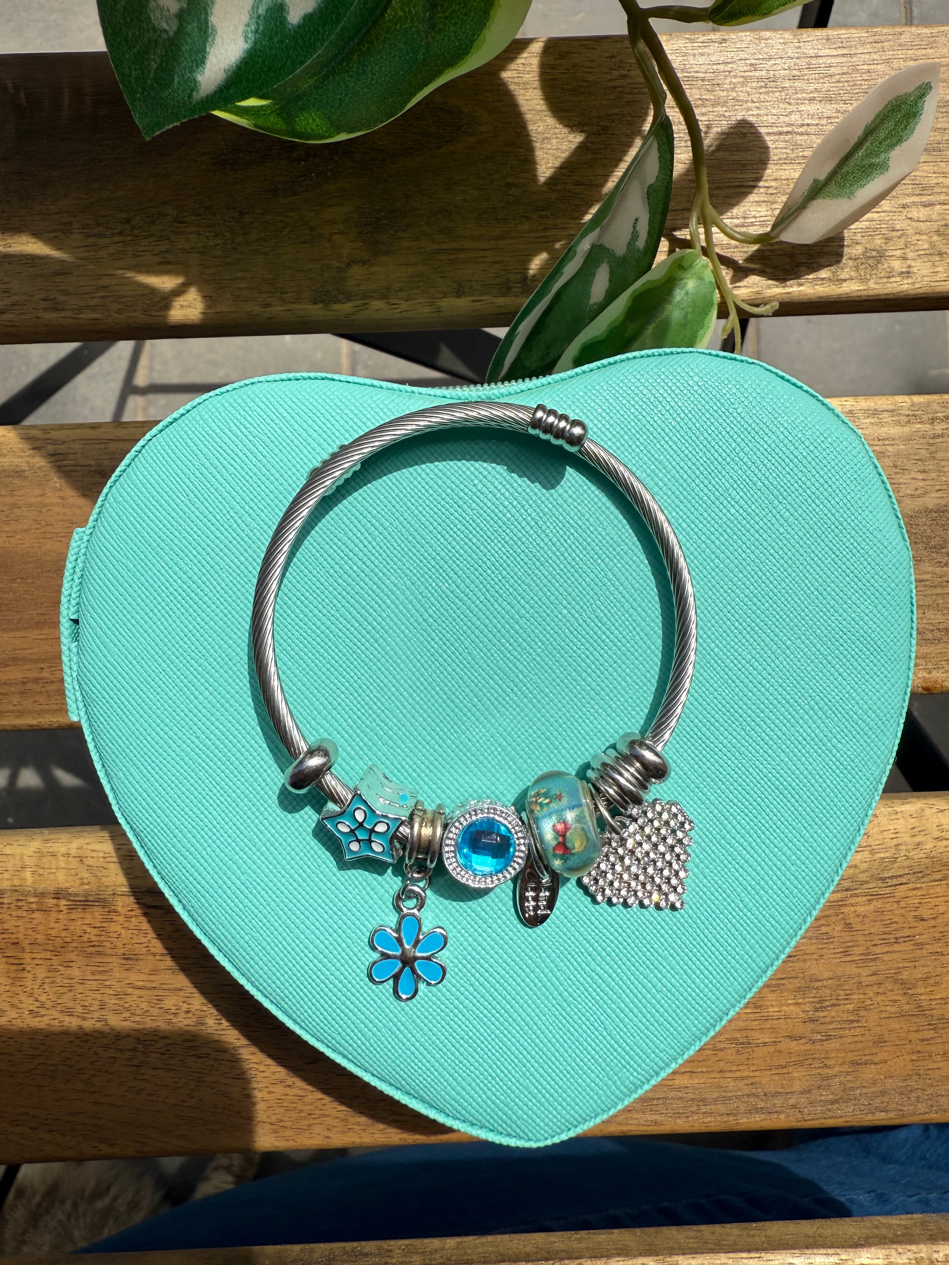 Azure Bloom Bracelet 💙🌸￼