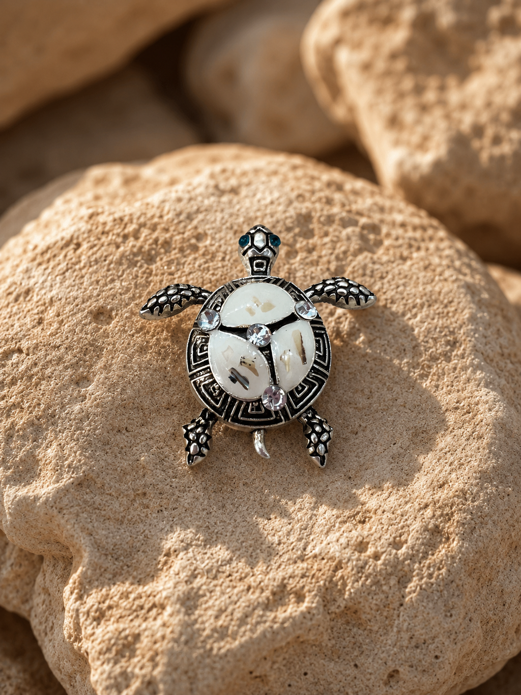 Broche Tortue Nacrée Élégance
