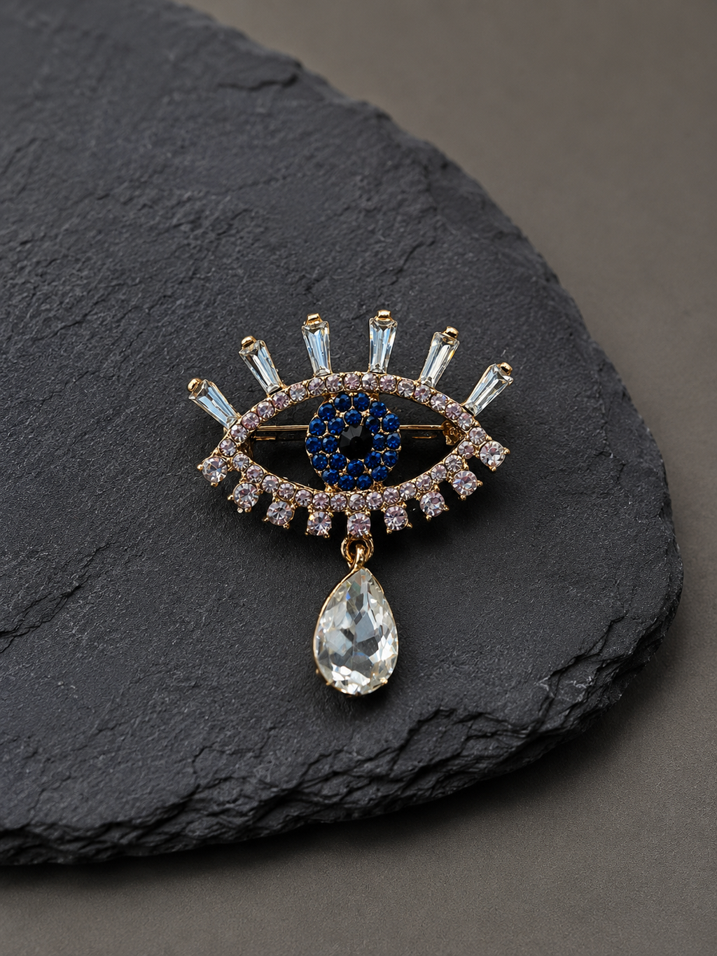 Broche Œil Protecteur Élégance