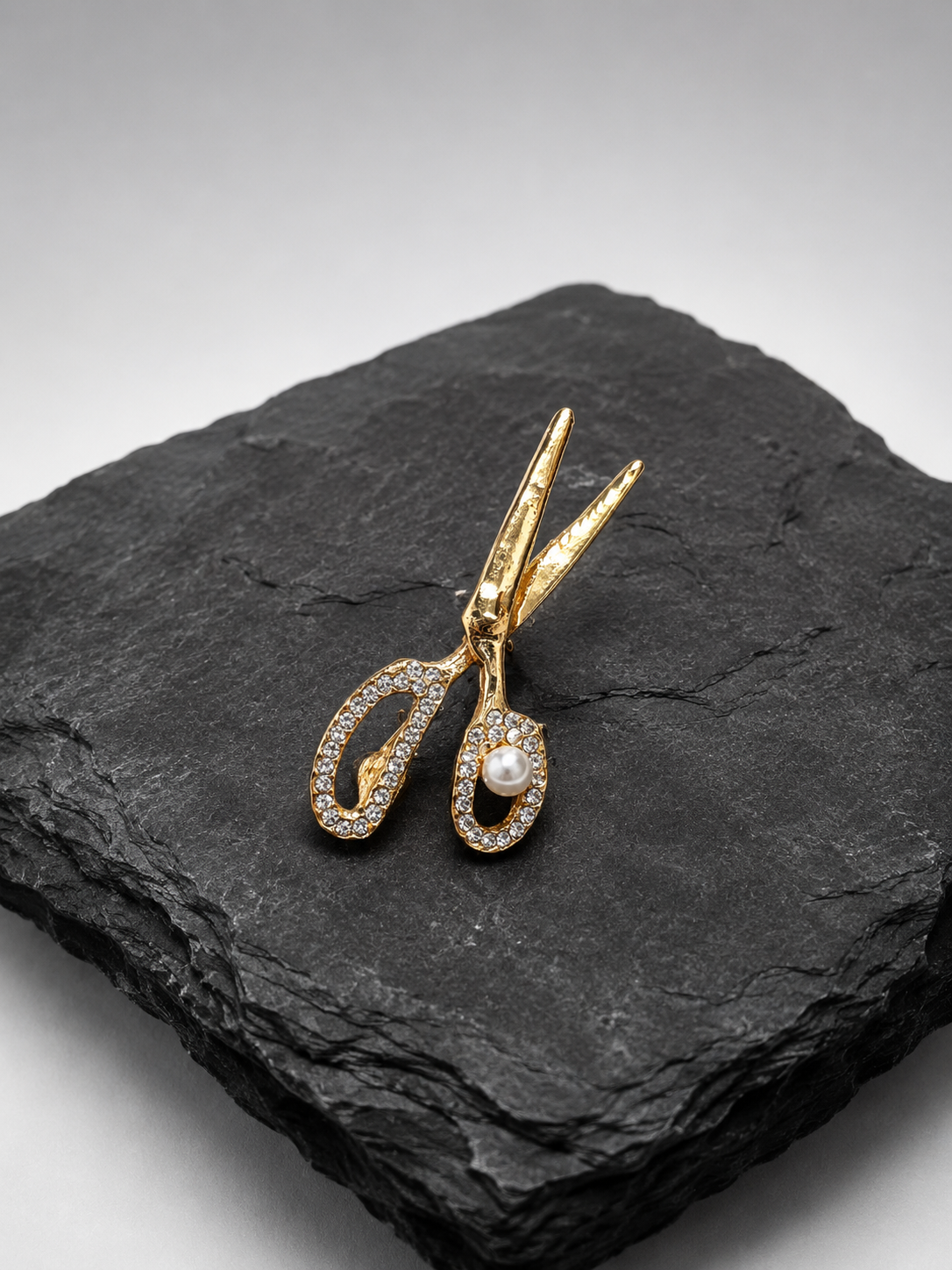 Broche Couture Élégance