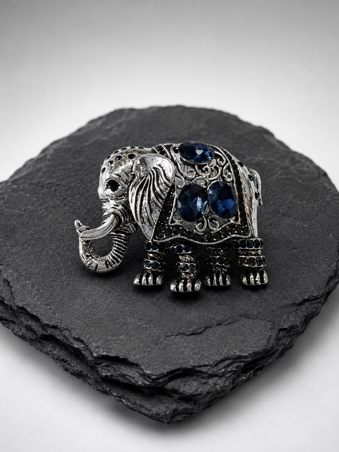 Broche Éléphant Royal Saphir