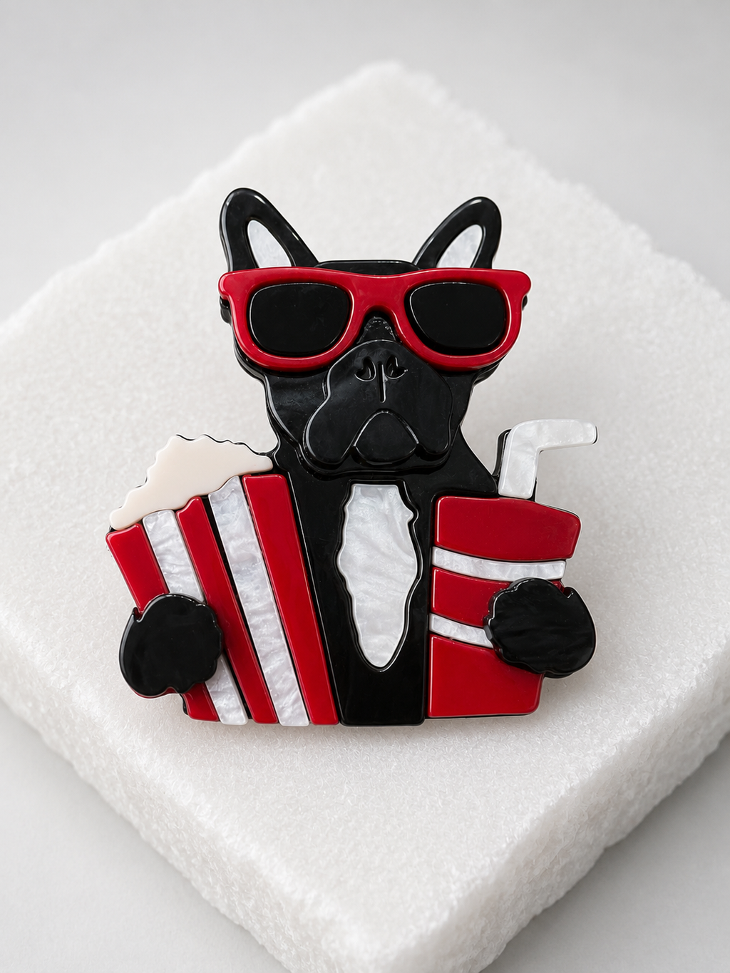 Broche “Bulldog Cinéma Chic” 🎬🐶