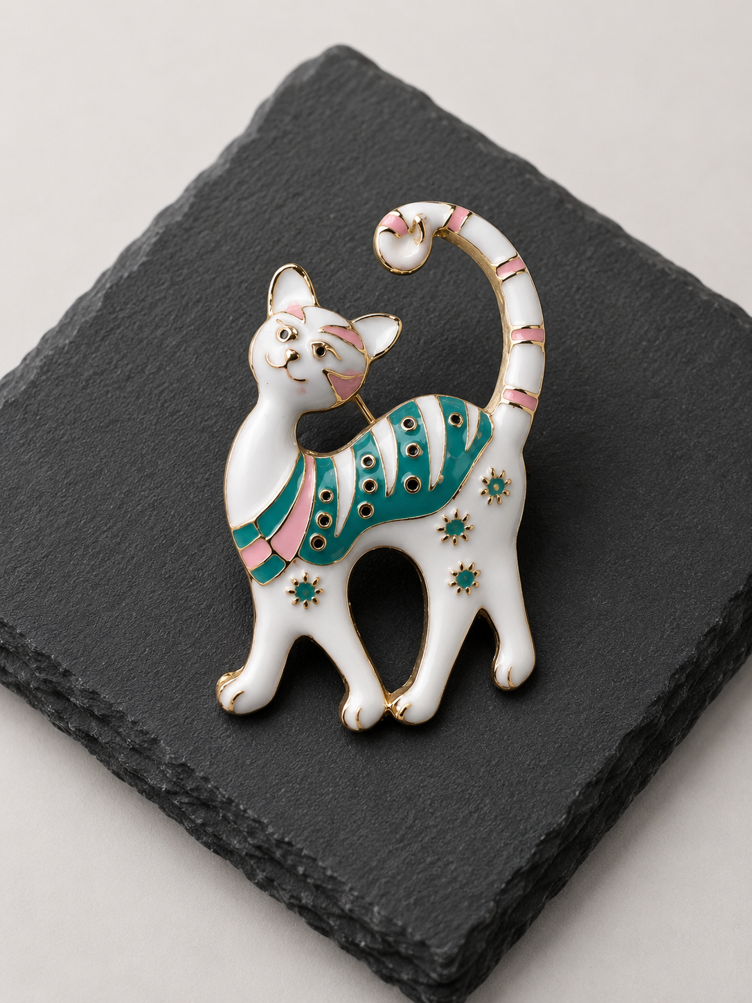 Broche Chat Pastel Élégance