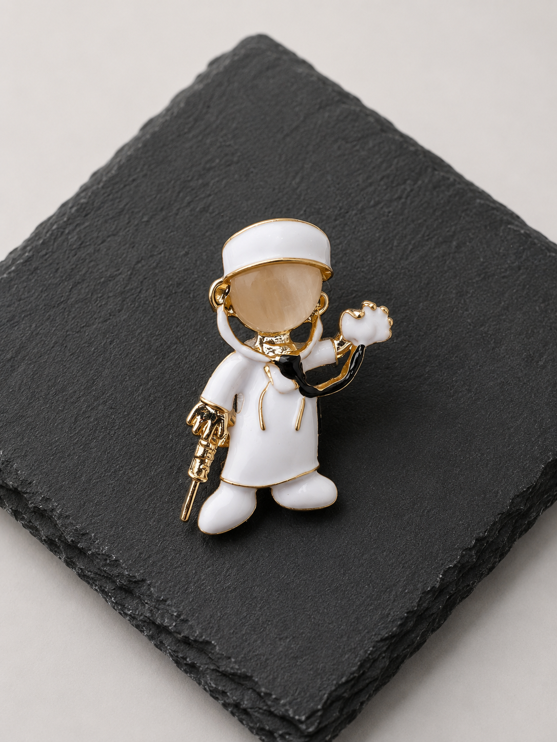 Broche Petit Médecin Élégance