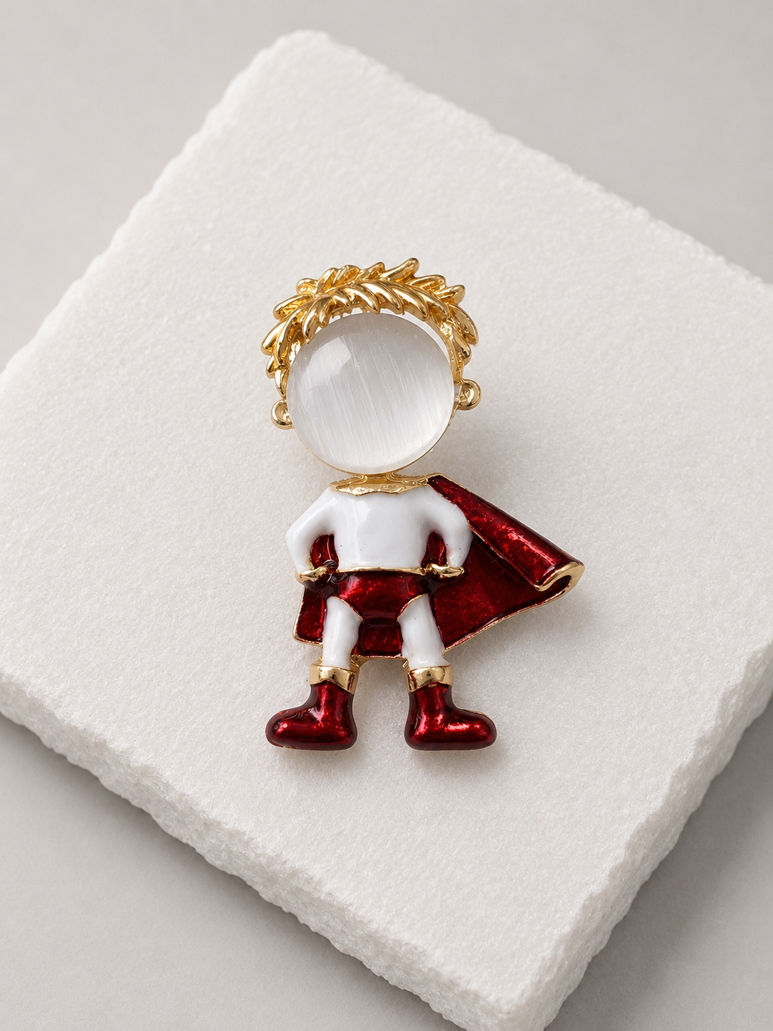 Broche Petit Héros Rouge