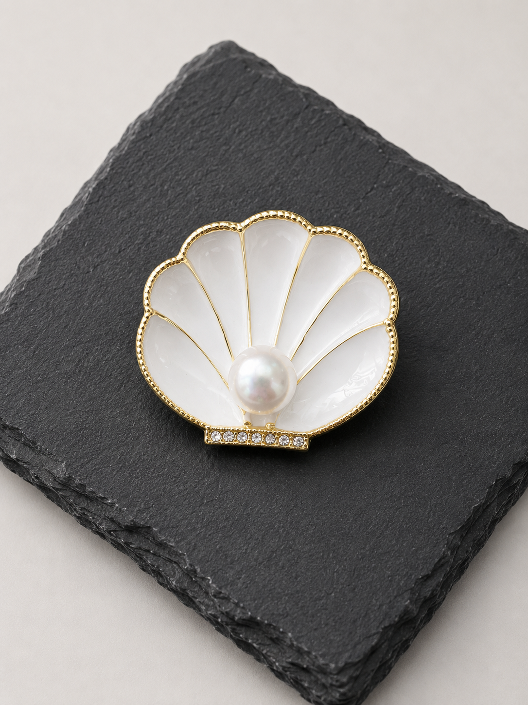 Broche Coquillage Perle Élégance