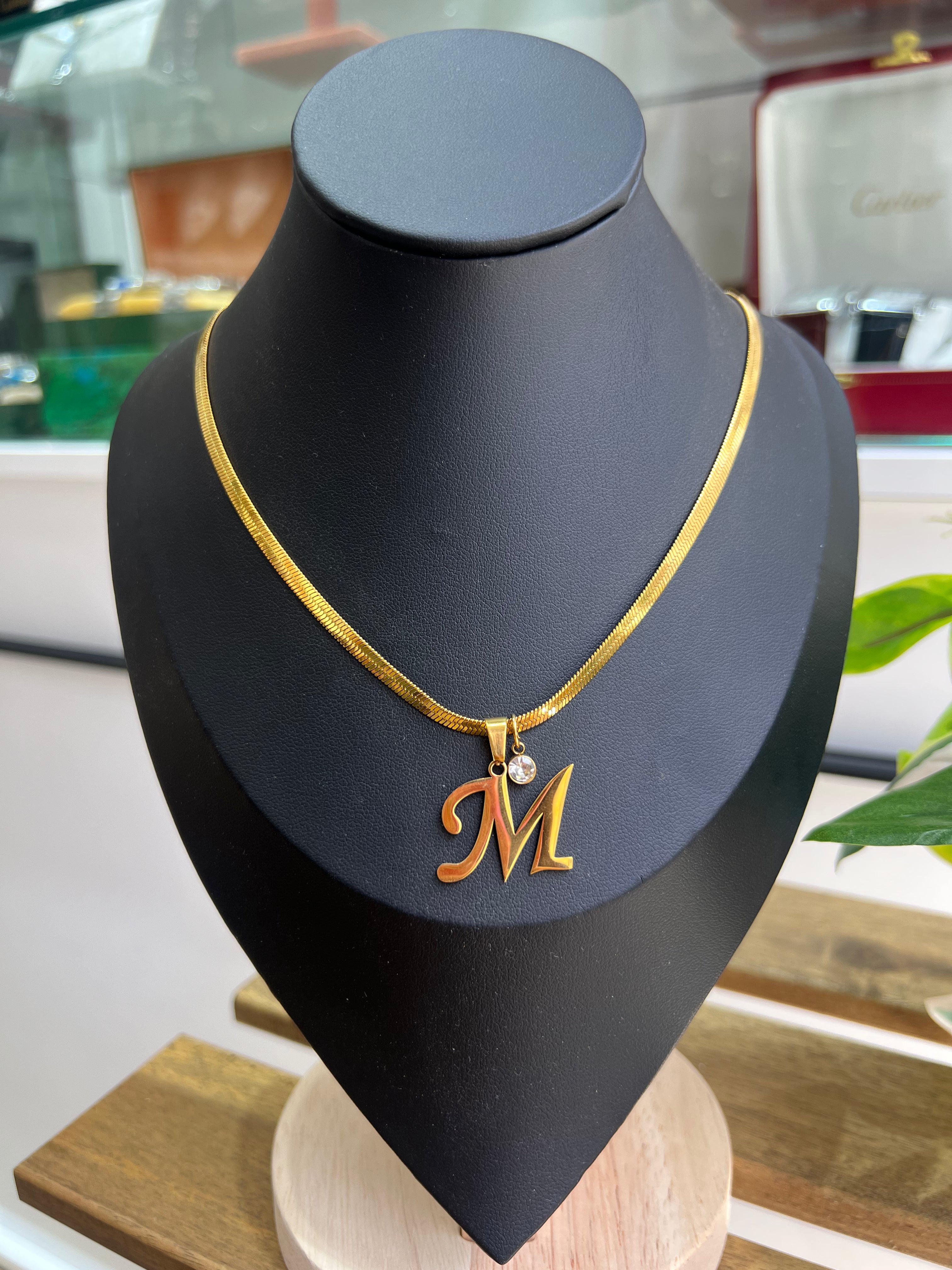Collier Initiale M