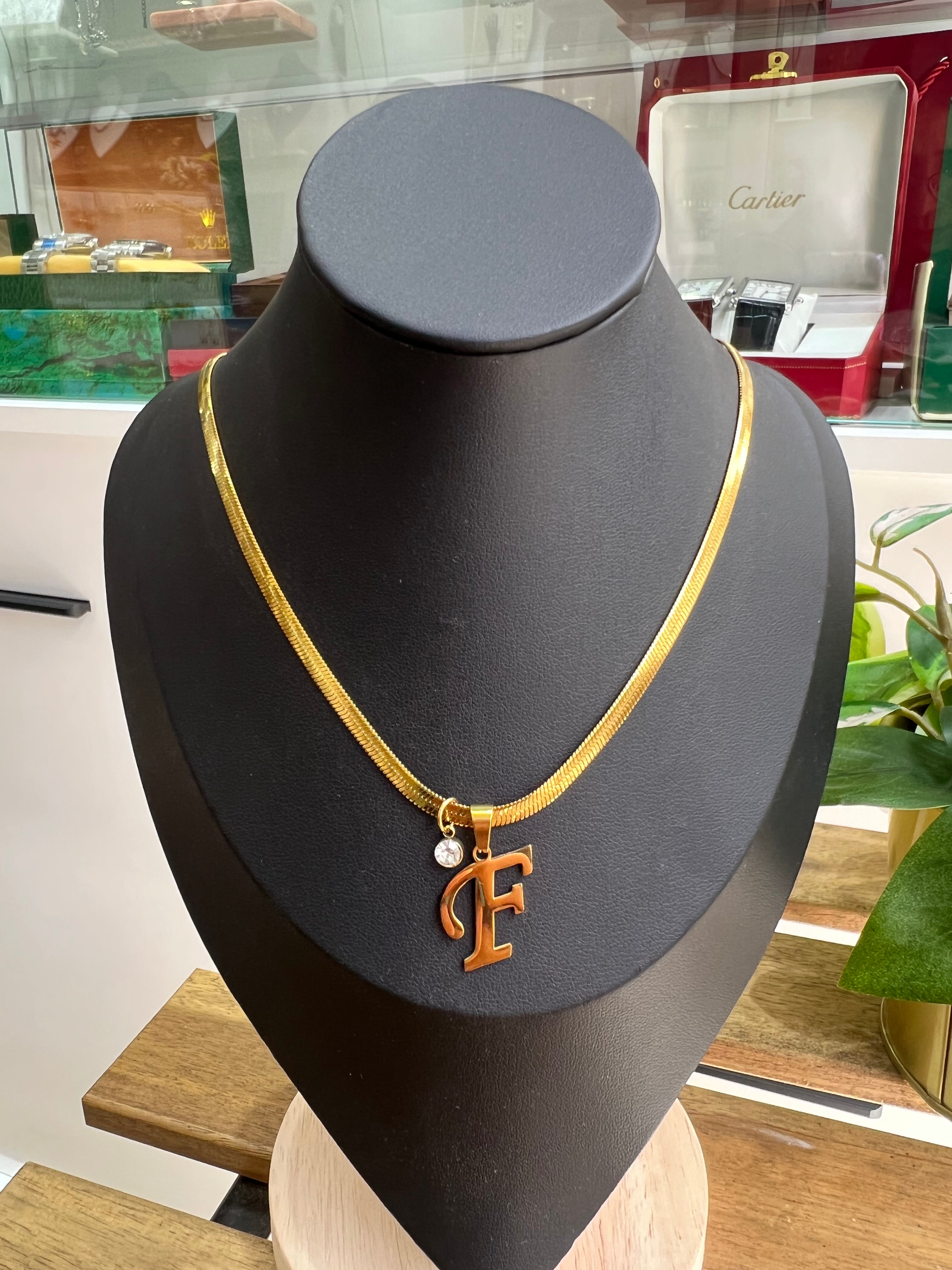 Collier Initiale F