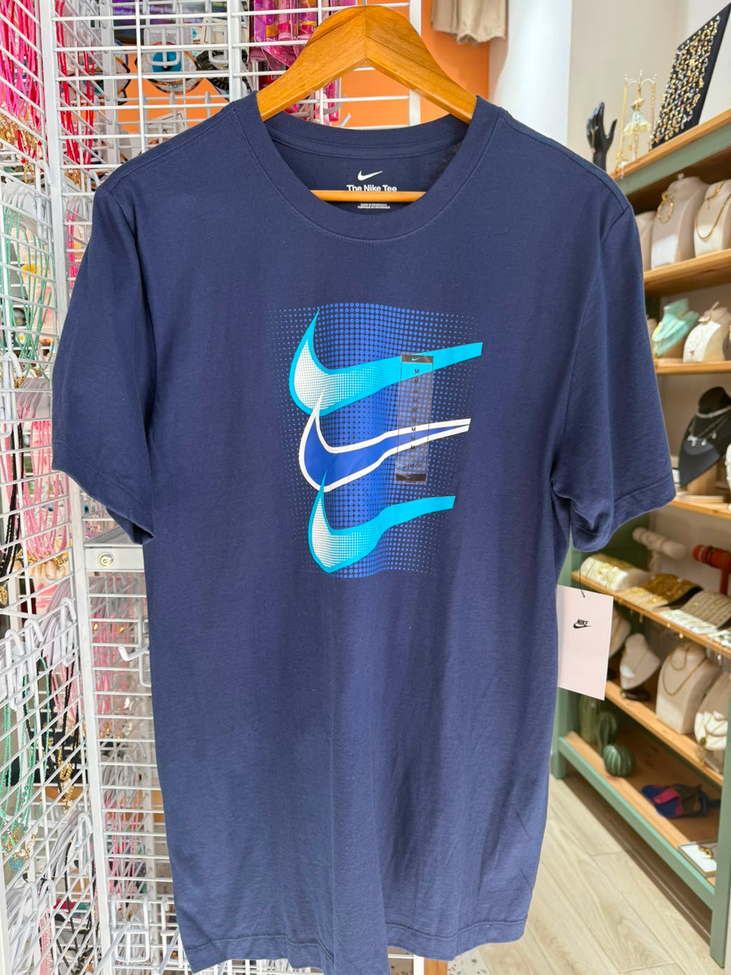 NIKE SWOOSH TEE